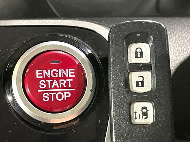 �yHonda�X�}�[�g�L�[�z�J�o����|�P�b�g�ɓ��ꂽ�܂܂ł��h�A�̎{���E�������\�ȃX�}�[�g�L�[�𑕔��B�G���W���̃I���E�I�t�����J�M�����o���K�v����������Ƃ��Ă��֗��ł���