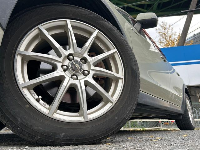 �y17�C���`�A���~�z�C�[���z�O�ςɃ}�b�`�����A���~�z�C�[���𑕒����Ă���܂��B�e��A���~�z�C�[����A�X�^�b�h���X�^�C�����戵�����Ă���܂��B���񂲑��k����������