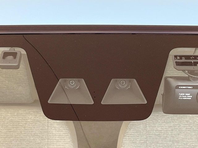 �y�X�}�[�g�A�V�X�g�z���s���ɑO���̎ԗ�����F�����A�Փ˂������Ȏ��͌x��ƃu���[�L�ŏՓˉ���Ɣ�Q�y�����A�V�X�g�B�����S�Ƀh���C�u�����y���݂��������܂��B