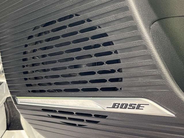 �yBOSE�T�E���h�V�X�e���z���[�J�[�I�v�V�����̍��i�ʃT�E���h�V�X�e���𓋍ځB��p�̃`���[�j���O���{���ꂽ�召�l�X�ȃX�s�[�J�[����ǎ��ȃT�E���h���t�ł��A�Տꊴ���ӂ�鉹����Ԃ����o���܂��B