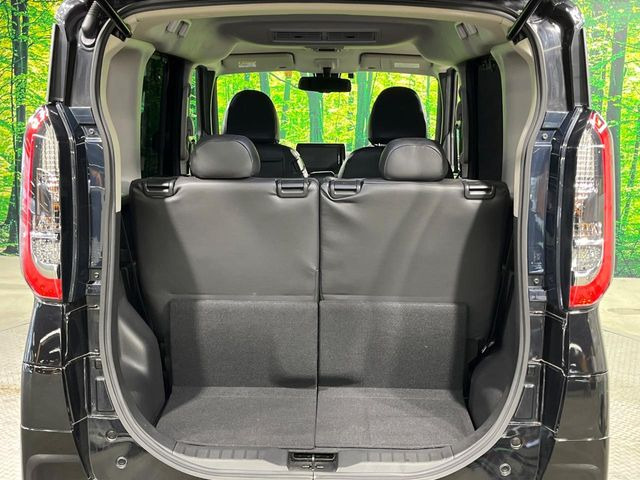 ���i�̂���������ʋ΁A���}���ɏ\���ȉ׎��X�y�[�X���m�ۂ��Ă���܂��B�Z�J���h�V�[�g��|���ƁA�傫�ȉו��̐ύڂ��\�ł���