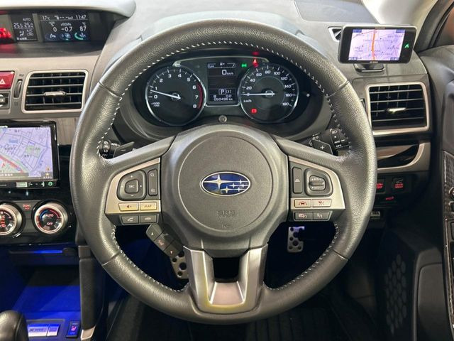 �y�����v�����X�e�A�����O�z�㎿�Ȋv���g�p���邱�ƂŁA��ɂ����������݂ƂĂ��^�]���₷���n���h���ł���