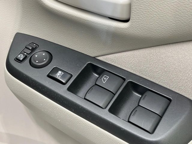 �y�d���i�[�~���[�z�T�C�h�~���[�͓d���i�[���ƂȂ��Ă���A�������ԏ�ł��L�Y�������X�N��}�����܂��B