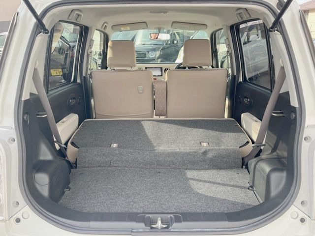 ���i�̂���������ʋ΁A���}���ɏ\���ȉ׎��X�y�[�X���m�ۂ��Ă���܂��B�Z�J���h�V�[�g��|���ƁA�傫�ȉו��̐ύڂ��\�ł���