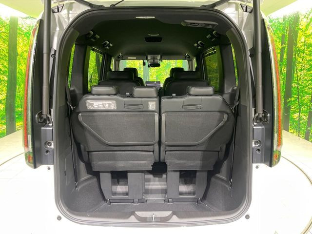 ���i�̂���������ʋ΁A���}���ɏ\���ȉ׎��X�y�[�X���m�ۂ��Ă���܂��B�Z�J���h�V�[�g��|���ƁA�傫�ȉו��̐ύڂ��\�ł���