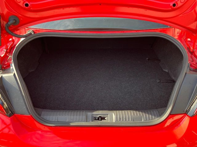 ���i�̂���������ʋ΁A���}���ɏ\���ȉ׎��X�y�[�X���m�ۂ��Ă���܂��B