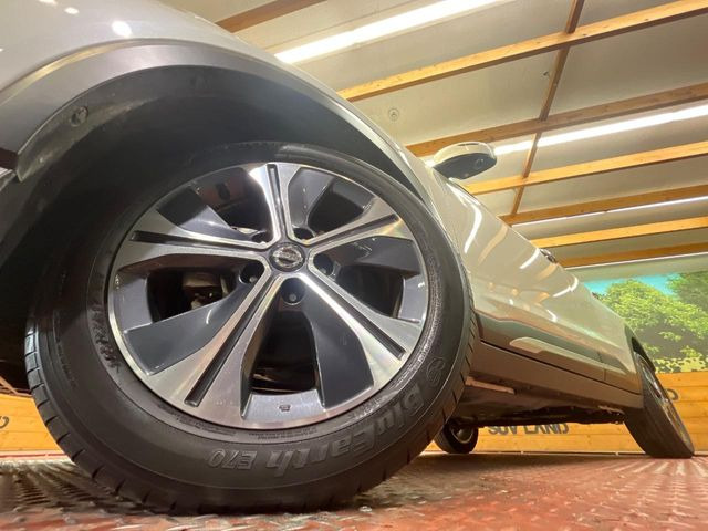 �y����17�C���`�A���~�z�C�[���z�O�ςɃ}�b�`���������A���~�z�C�[���𑕒����Ă���܂��B�e��ЊO�A���~�z�C�[����A�X�^�b�h���X�^�C�����戵�����Ă���܂��B���񂲑��k����������