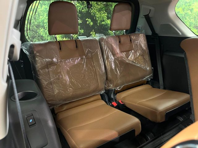 3列目シートはもちろん状態良好☆大人でもゆったりと座って頂けますので、大人数でのお出かけもラクラクです♪ご家族で、気の知れた仲間で、ドライブに行くのが楽しみですね♪