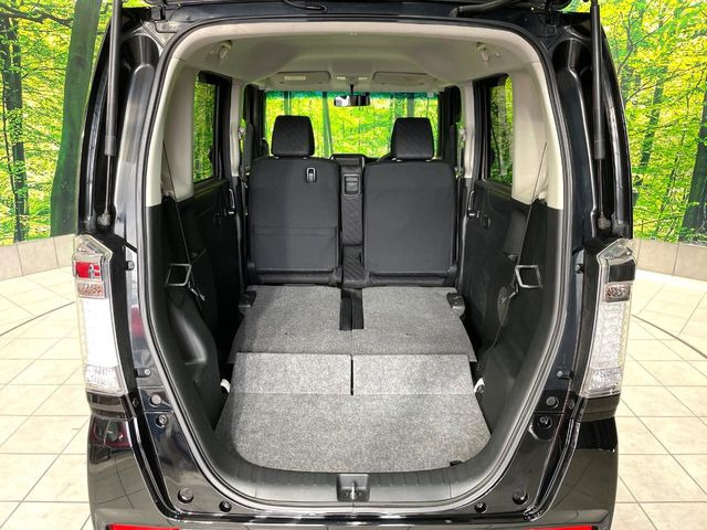 ���i�̂���������ʋ΁A���}���ɏ\���ȉ׎��X�y�[�X���m�ۂ��Ă���܂��B�Z�J���h�V�[�g��|���ƁA�傫�ȉו��̐ύڂ��\�ł���