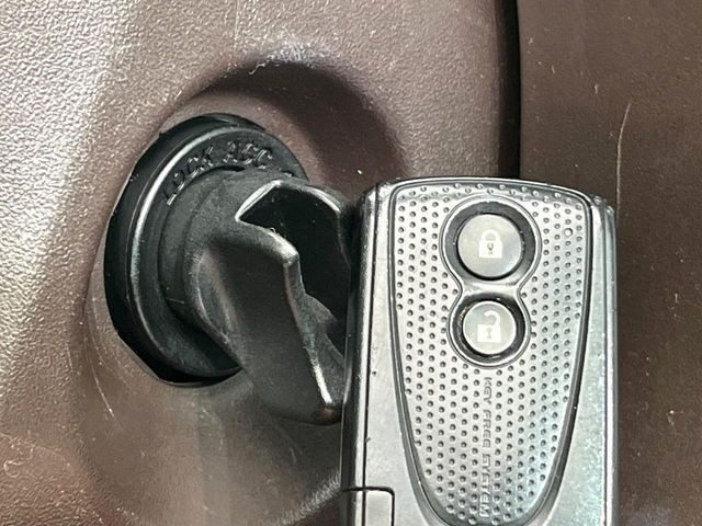 �y�X�}�[�g�L�[�z�J�o����|�P�b�g�ɓ��ꂽ�܂܂ł��h�A�̎{���E�������\�ȃX�}�[�g�L�[�𑕔��B�G���W���̃I���E�I�t�����J�M�����o���K�v����������Ƃ��Ă��֗��ł���