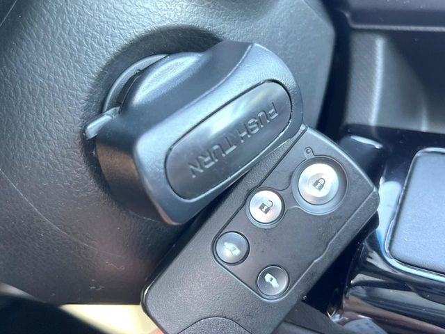 �y�L�[�t���[�V�X�e���z�J�o����|�P�b�g�ɓ��ꂽ�܂܂ł��h�A�̎{���E�������\�ȃX�}�[�g�L�[�𑕔��B�G���W���̃I���E�I�t�����J�M�����o���K�v����������Ƃ��Ă��֗��ł���