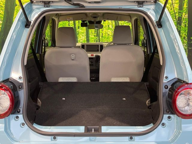 ���i�̂���������ʋ΁A���}���ɏ\���ȉ׎��X�y�[�X���m�ۂ��Ă���܂��B�Z�J���h�V�[�g��|���ƁA�傫�ȉו��̐ύڂ��\�ł���