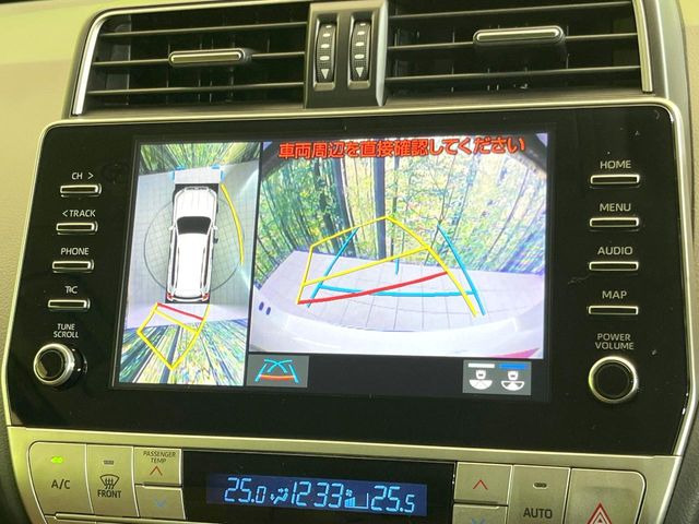 【パノラミックビューモニター】専用のカメラにより、上から見下ろしたような視点で360度クルマの周囲を確認することができます☆死角部分も確認しやすく、狭い場所での切り返しや駐車もスムーズに行えます。