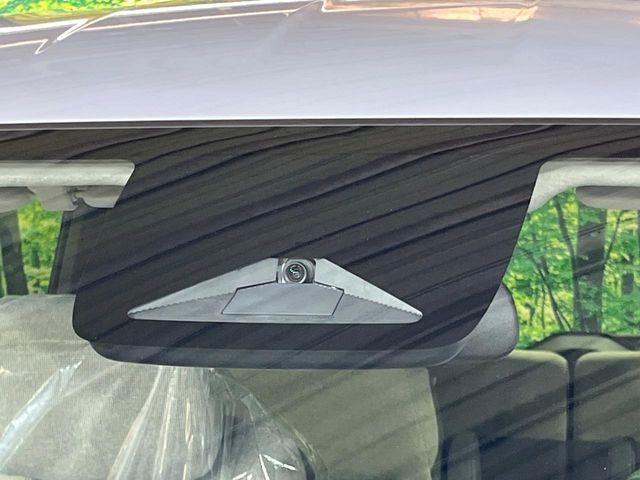 �y�z���_�Z���V���O�z���s���ɑO���̎ԗ�����F�����A�Փ˂������Ȏ��͌x��ƃu���[�L�ŏՓˉ���Ɣ�Q�y�����A�V�X�g�B�����S�Ƀh���C�u�����y���݂��������܂��B