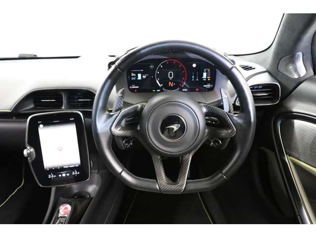 �s�����`�Ɛ������ꂽ�t�H�������A�}�N���[�����炵���������Ɨ͋��������o�B