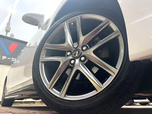 �y17�C���`�A���~�z�C�[���z�O�ςɃ}�b�`�����A���~�z�C�[���𑕒����Ă���܂��B�e��A���~�z�C�[����A�X�^�b�h���X�^�C�����戵�����Ă���܂��B���񂲑��k����������