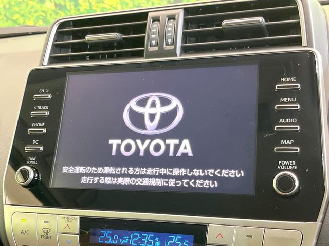 【メーカー9型ナビ】人気の純正ナビを装備しております。ナビの使いやすさはもちろん、オーディオ機能も充実!キャンプや旅行はもちろん、通勤や買い物など普段のドライブも楽しくなるはず♪