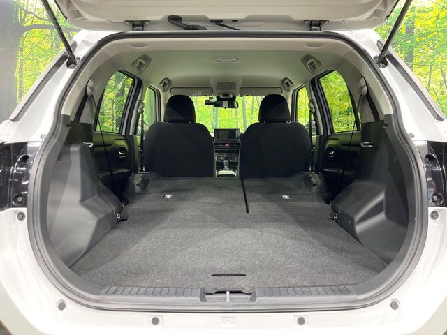 ���i�̂���������ʋ΁A���}���ɏ\���ȉ׎��X�y�[�X���m�ۂ��Ă���܂��B�Z�J���h�V�[�g��|���ƁA�傫�ȉו��̐ύڂ��\�ł���