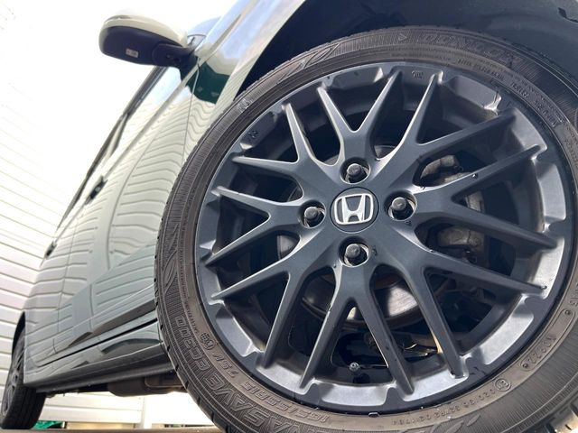 �y����15�C���`�A���~�z�C�[���z�O�ςɃ}�b�`���������A���~�z�C�[���𑕒����Ă���܂��B�e��ЊO�A���~�z�C�[����A�X�^�b�h���X�^�C�����戵�����Ă���܂��B���񂲑��k����������