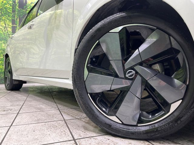 �y����17�C���`�A���~�z�C�[���z�O�ςɃ}�b�`���������A���~�z�C�[���𑕒����Ă���܂��B�e��ЊO�A���~�z�C�[����A�X�^�b�h���X�^�C�����戵�����Ă���܂��B���񂲑��k����������