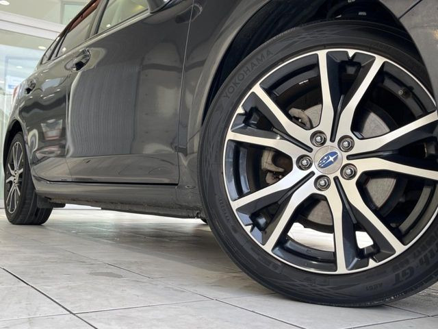 �y����17�C���`�A���~�z�C�[���z�O�ςɃ}�b�`���������A���~�z�C�[���𑕒����Ă���܂��B�e��ЊO�A���~�z�C�[����A�X�^�b�h���X�^�C�����戵�����Ă���܂��B���񂲑��k����������