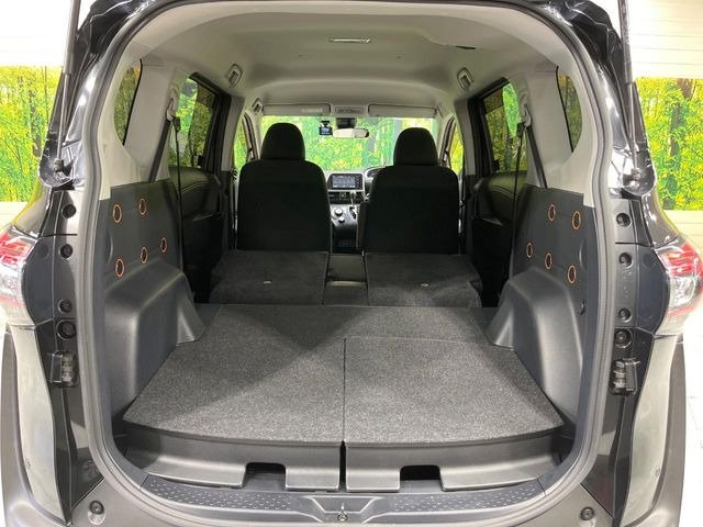 ���i�̂���������ʋ΁A���}���ɏ\���ȉ׎��X�y�[�X���m�ۂ��Ă���܂��B�Z�J���h�V�[�g��|���ƁA�傫�ȉו��̐ύڂ��\�ł���