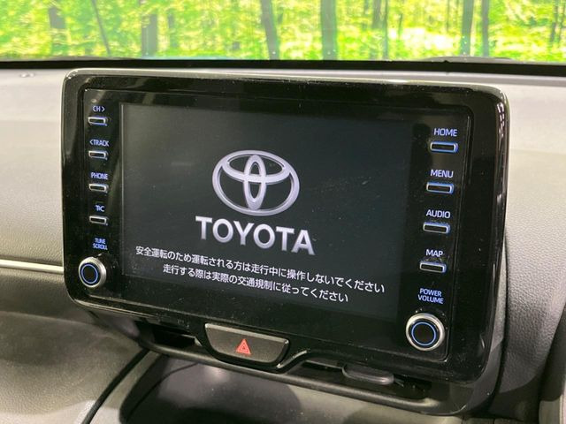 �y8�C���` �f�B�X�v���C�I�[�f�B�I�z���ʂ̃f�B�X�v���C��AppleCarPlay��AndroidAuto�����p�\�B�傫�ȉ�ʂŃX�}�z�i�r�A�v���������p���������܂���