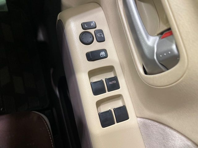 �y�d���i�[�~���[�z�T�C�h�~���[�͓d���i�[���ƂȂ��Ă���A�������ԏ�ł��L�Y�������X�N��}�����܂��B