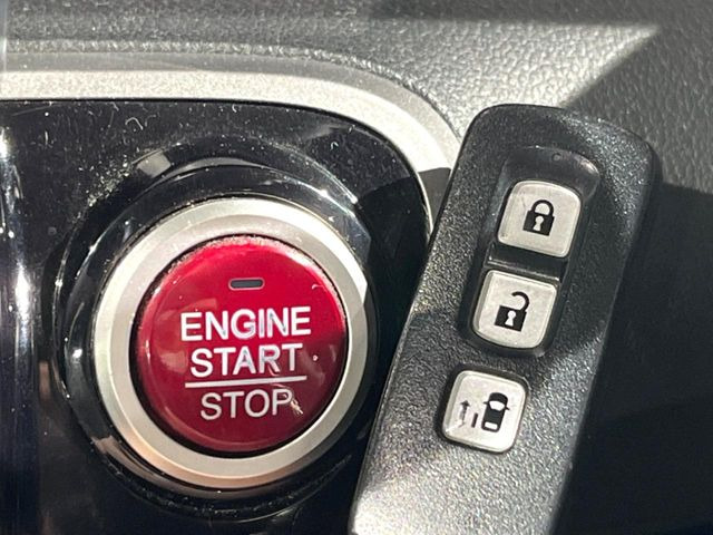 �yHonda�X�}�[�g�L�[�z�J�o����|�P�b�g�ɓ��ꂽ�܂܂ł��h�A�̎{���E�������\�ȃX�}�[�g�L�[�𑕔��B�G���W���̃I���E�I�t�����J�M�����o���K�v����������Ƃ��Ă��֗��ł���