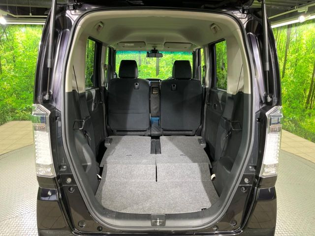 ���i�̂���������ʋ΁A���}���ɏ\���ȉ׎��X�y�[�X���m�ۂ��Ă���܂��B�Z�J���h�V�[�g��|���ƁA�傫�ȉו��̐ύڂ��\�ł���