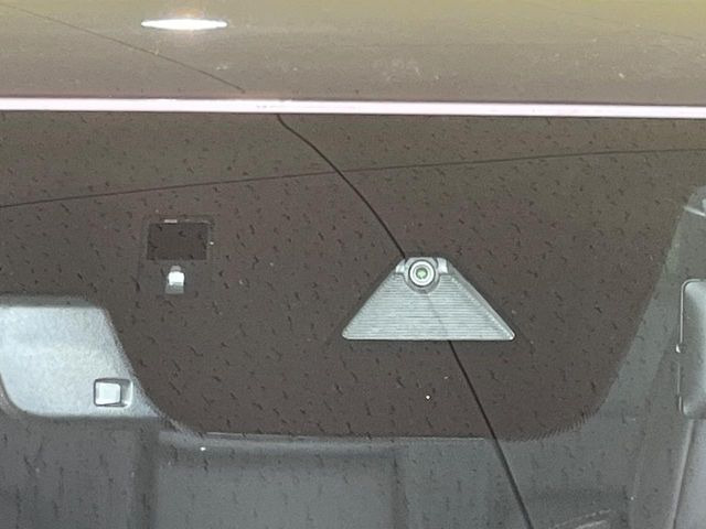 �yi-ACTIVESENSE�z���s���ɑO���̎ԗ�����F�����A�Փ˂������Ȏ��͌x��ƃu���[�L�ŏՓˉ���Ɣ�Q�y�����A�V�X�g�B�����S�Ƀh���C�u�����y���݂��������܂��B