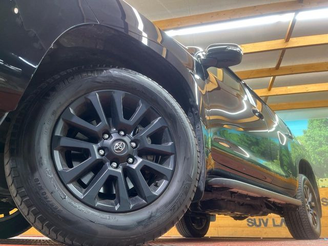 �y����18�C���`�A���~�z�C�[���z�O�ςɃ}�b�`���������A���~�z�C�[���𑕒����Ă���܂��B�e��ЊO�A���~�z�C�[����A�X�^�b�h���X�^�C�����戵�����Ă���܂��B���񂲑��k����������