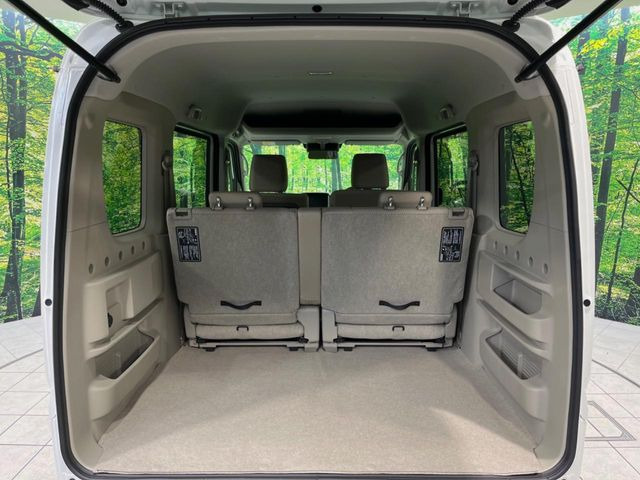 ���i�̂���������ʋ΁A���}���ɏ\���ȉ׎��X�y�[�X���m�ۂ��Ă���܂��B�Z�J���h�V�[�g��|���ƁA�傫�ȉו��̐ύڂ��\�ł���