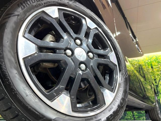 �y����15�C���`�A���~�z�C�[���z�O�ςɃ}�b�`���������A���~�z�C�[���𑕒����Ă���܂��B�e��ЊO�A���~�z�C�[����A�X�^�b�h���X�^�C�����戵�����Ă���܂��B���񂲑��k����������