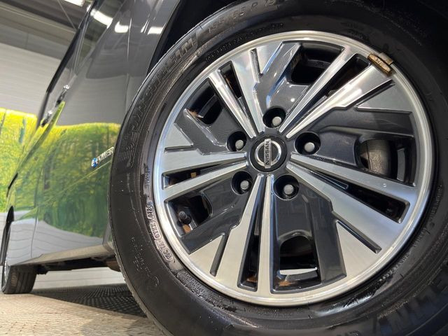 �y����15�C���`�A���~�z�C�[���z�O�ςɃ}�b�`���������A���~�z�C�[���𑕒����Ă���܂��B�e��ЊO�A���~�z�C�[����A�X�^�b�h���X�^�C�����戵�����Ă���܂��B���񂲑��k����������