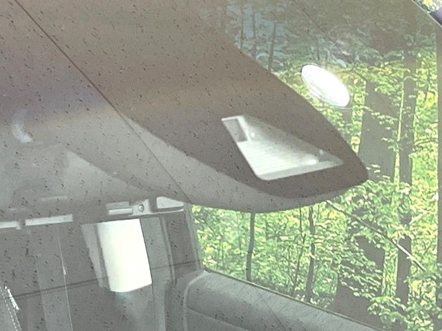 �y�z���_�Z���V���O�z���s���ɑO���̎ԗ�����F�����A�Փ˂������Ȏ��͌x��ƃu���[�L�ŏՓˉ���Ɣ�Q�y�����A�V�X�g�B�����S�Ƀh���C�u�����y���݂��������܂��B