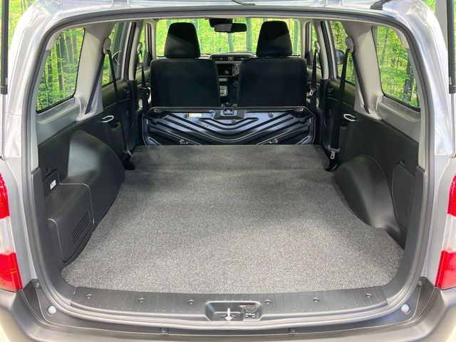 ���i�̂���������ʋ΁A���}���ɏ\���ȉ׎��X�y�[�X���m�ۂ��Ă���܂��B�Z�J���h�V�[�g��|���ƁA�傫�ȉו��̐ύڂ��\�ł���