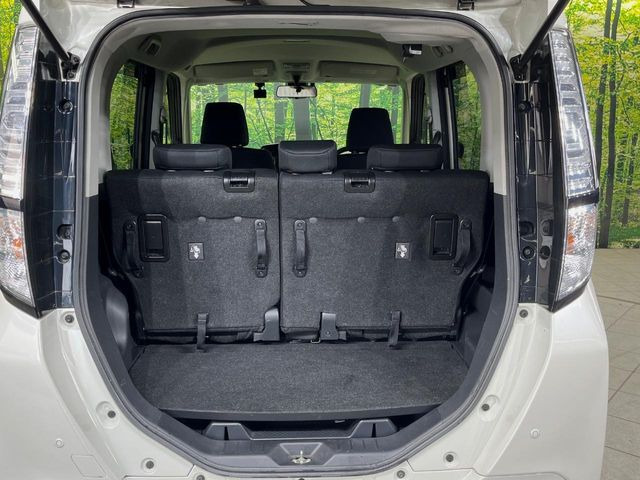 ���i�̂���������ʋ΁A���}���ɏ\���ȉ׎��X�y�[�X���m�ۂ��Ă���܂��B�Z�J���h�V�[�g��|���ƁA�傫�ȉו��̐ύڂ��\�ł���