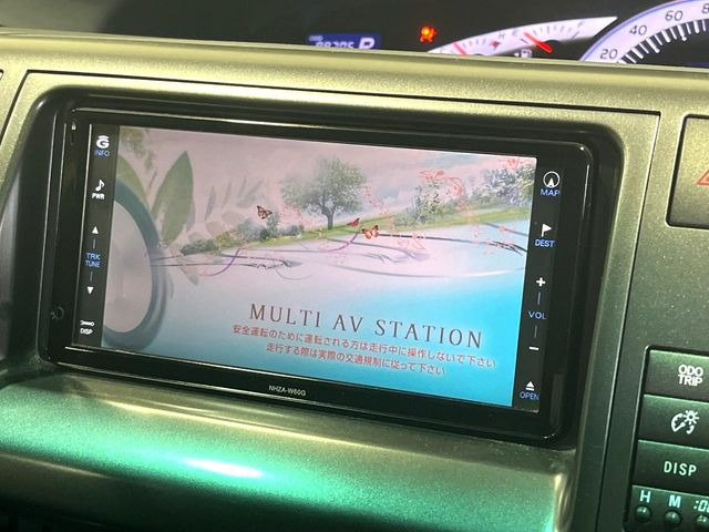 �y�����i�r�z�l�C�̏����i�r�𑕔����Ă���܂��B�i�r�̎g���₷���͂������A�I�[�f�B�I�@�\���[��!�L�����v�◷�s�͂������A�ʋ΂┃�����ȂǕ��i�̃h���C�u���y�����Ȃ�͂���