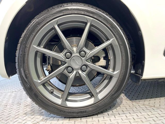 �y���f���[���A���~�z�C�[���z�O�ςɃ}�b�`�����A���~�z�C�[���𑕒����Ă���܂��B�e��A���~�z�C�[����A�X�^�b�h���X�^�C�����戵�����Ă���܂��B���񂲑��k����������