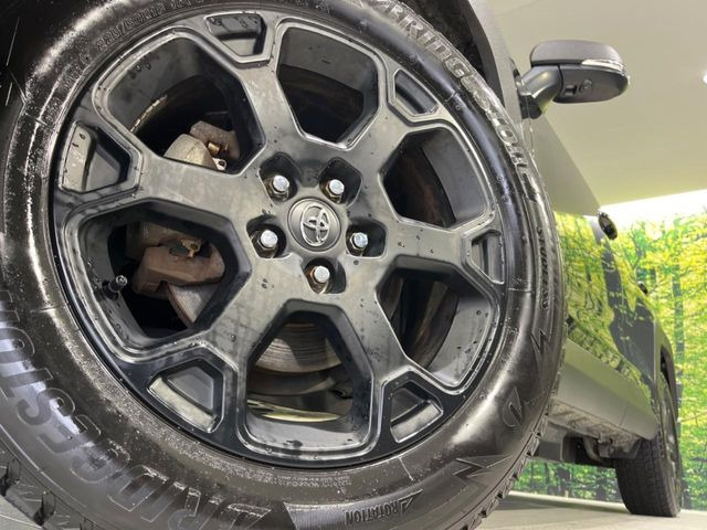 �y����18�C���`�A���~�z�C�[���z�O�ςɃ}�b�`���������A���~�z�C�[���𑕒����Ă���܂��B�e��ЊO�A���~�z�C�[����A�X�^�b�h���X�^�C�����戵�����Ă���܂��B���񂲑��k����������