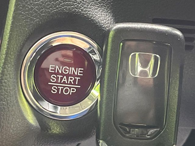 �yHonda�X�}�[�g�L�[�z�J�o����|�P�b�g�ɓ��ꂽ�܂܂ł��h�A�̎{���E�������\�ȃX�}�[�g�L�[�𑕔��B�G���W���̃I���E�I�t�����J�M�����o���K�v����������Ƃ��Ă��֗��ł���