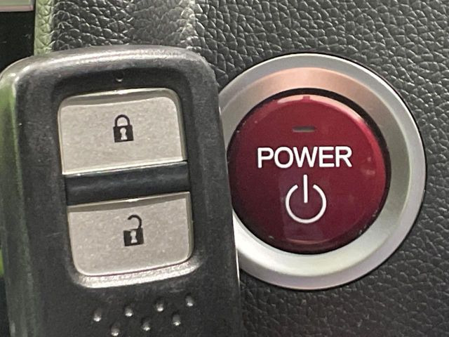 �yHonda�X�}�[�g�L�[�z�J�o����|�P�b�g�ɓ��ꂽ�܂܂ł��h�A�̎{���E�������\�ȃX�}�[�g�L�[�𑕔��B�G���W���̃I���E�I�t�����J�M�����o���K�v����������Ƃ��Ă��֗��ł���