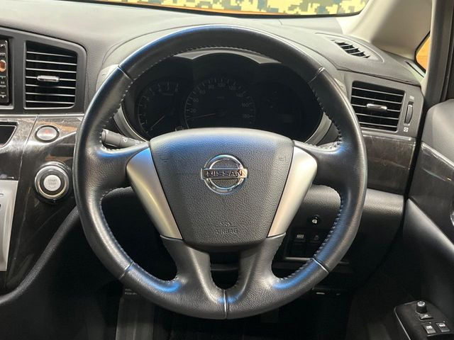 �y�����v�����X�e�A�����O�z�㎿�Ȋv���g�p���邱�ƂŁA��ɂ����������݂ƂĂ��^�]���₷���n���h���ł���