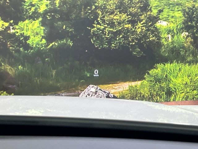 �y�w�b�h�A�b�v�f�B�X�v���C�z���݂̑��x�⑖�s�����f�W�^���\���ŉ^�]�ȑO���̃K���X�ɓ��e!�^�]���A�ڐ������炳���K�v�ȏ����m�F�ł���̂łƂ��Ă��֗��ň��S!