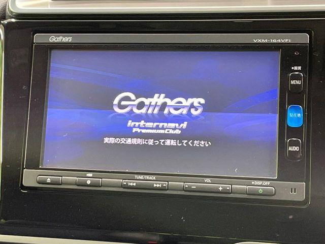 �y�����i�r�z�l�C�̏����i�r�𑕔����Ă���܂��B�i�r�̎g���₷���͂������A�I�[�f�B�I�@�\���[��!�L�����v�◷�s�͂������A�ʋ΂┃�����ȂǕ��i�̃h���C�u���y�����Ȃ�͂���