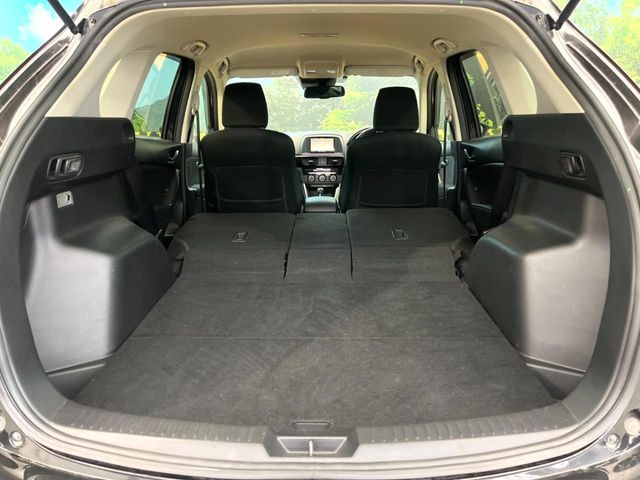 ���i�̂���������ʋ΁A���}���ɏ\���ȉ׎��X�y�[�X���m�ۂ��Ă���܂��B�Z�J���h�V�[�g��|���ƁA�傫�ȉו��̐ύڂ��\�ł���