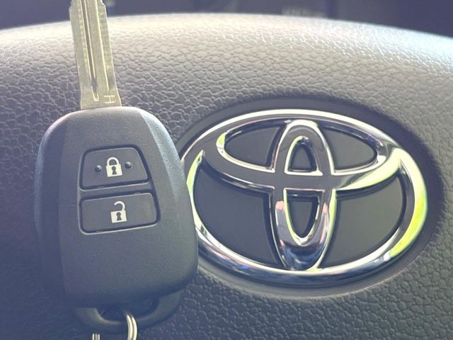 【キーレス】少し離れた場所からでもボタン一つでドアの開錠・施錠ができるのでとっても便利!ドアの鍵穴周りに傷をつけることもありません♪