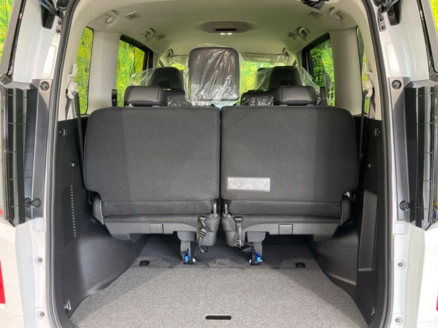 ���i�̂���������ʋ΁A���}���ɏ\���ȉ׎��X�y�[�X���m�ۂ��Ă���܂��B�Z�J���h�V�[�g��|���ƁA�傫�ȉו��̐ύڂ��\�ł���