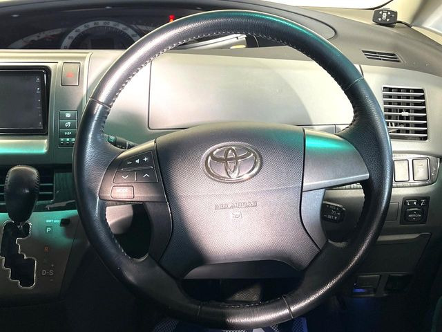 �y�����v�����X�e�A�����O�z�㎿�Ȋv���g�p���邱�ƂŁA��ɂ����������݂ƂĂ��^�]���₷���n���h���ł���